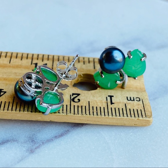 Green Jade & Natural Pearl Sterling Stud Earrings - Picture 2 of 4